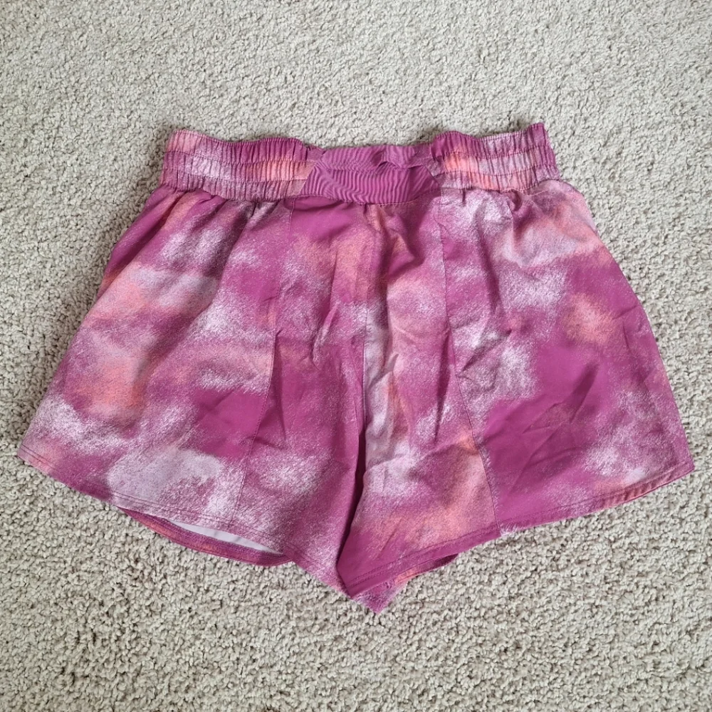 Nike Dri Fit Pink And White Abstract Athletic Running Shorts - Size Medium - NWT